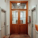 Design Studio Apartment In The Heart Of Old Town